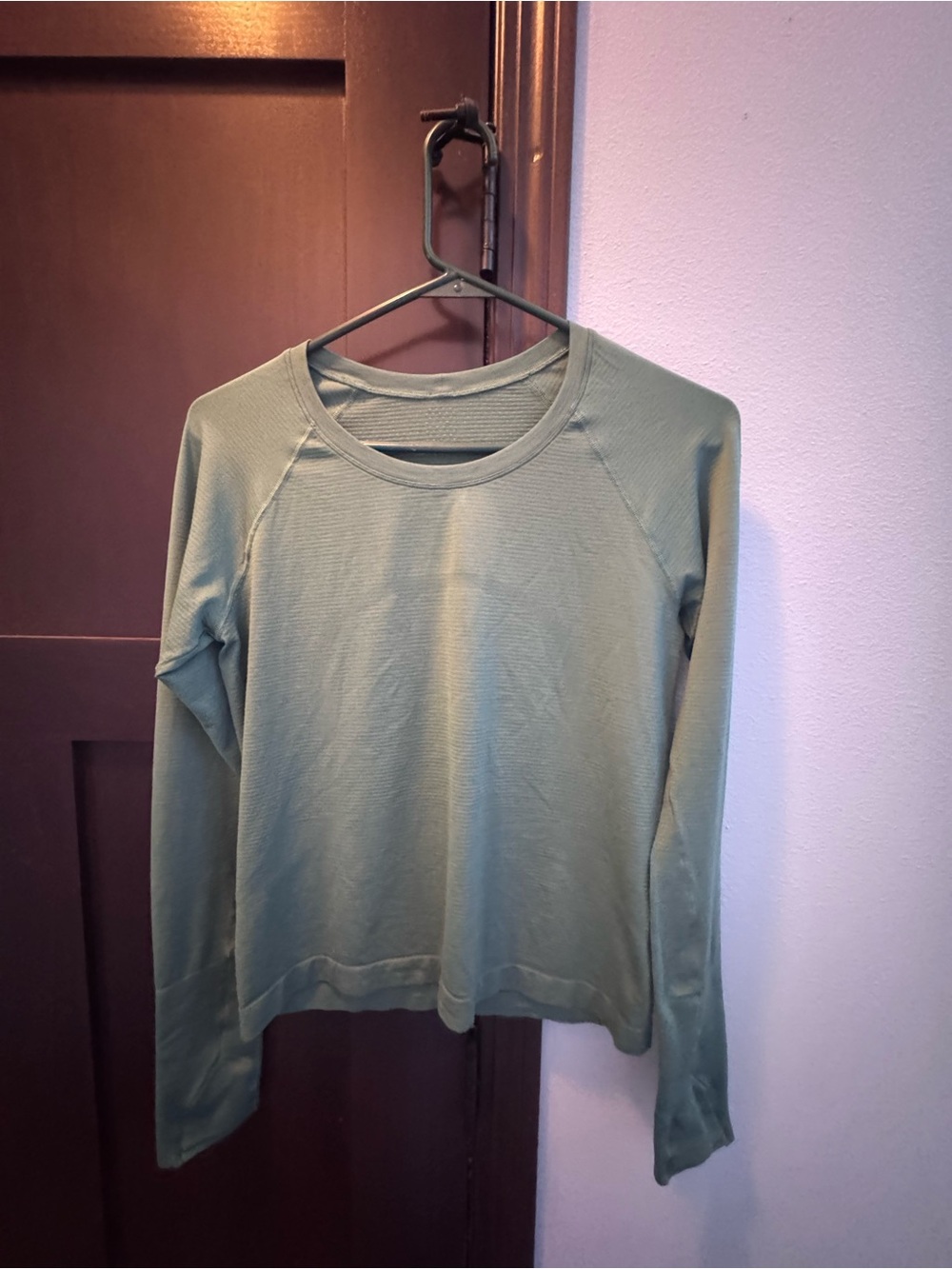 Swiftly Tech Green Long-sleeve shirt (waist length)